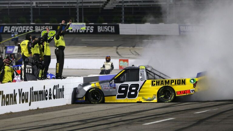 NASCAR Truck Series championship field set after Zane Smith wins in overtime at Martinsville